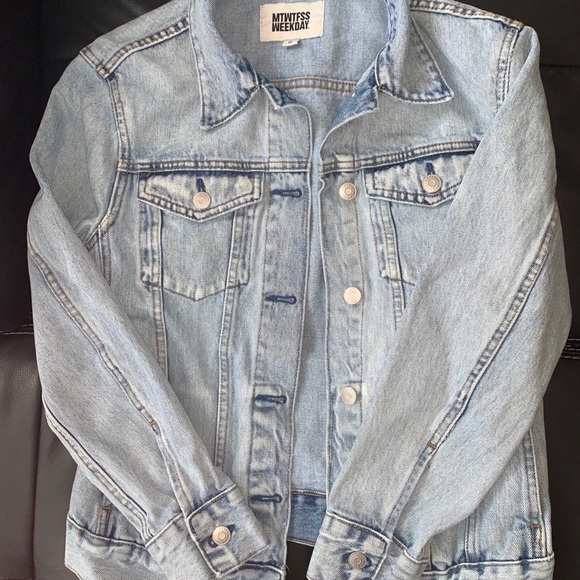 Oversized Denim Jacket - Picture 3 of 4